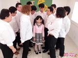 ミニミニアイドル早川みどりちゃんが学校で大きな男の人達にぶっかけられちゃった！