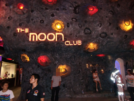 パタヤ　ゴーゴーバー　Moon club